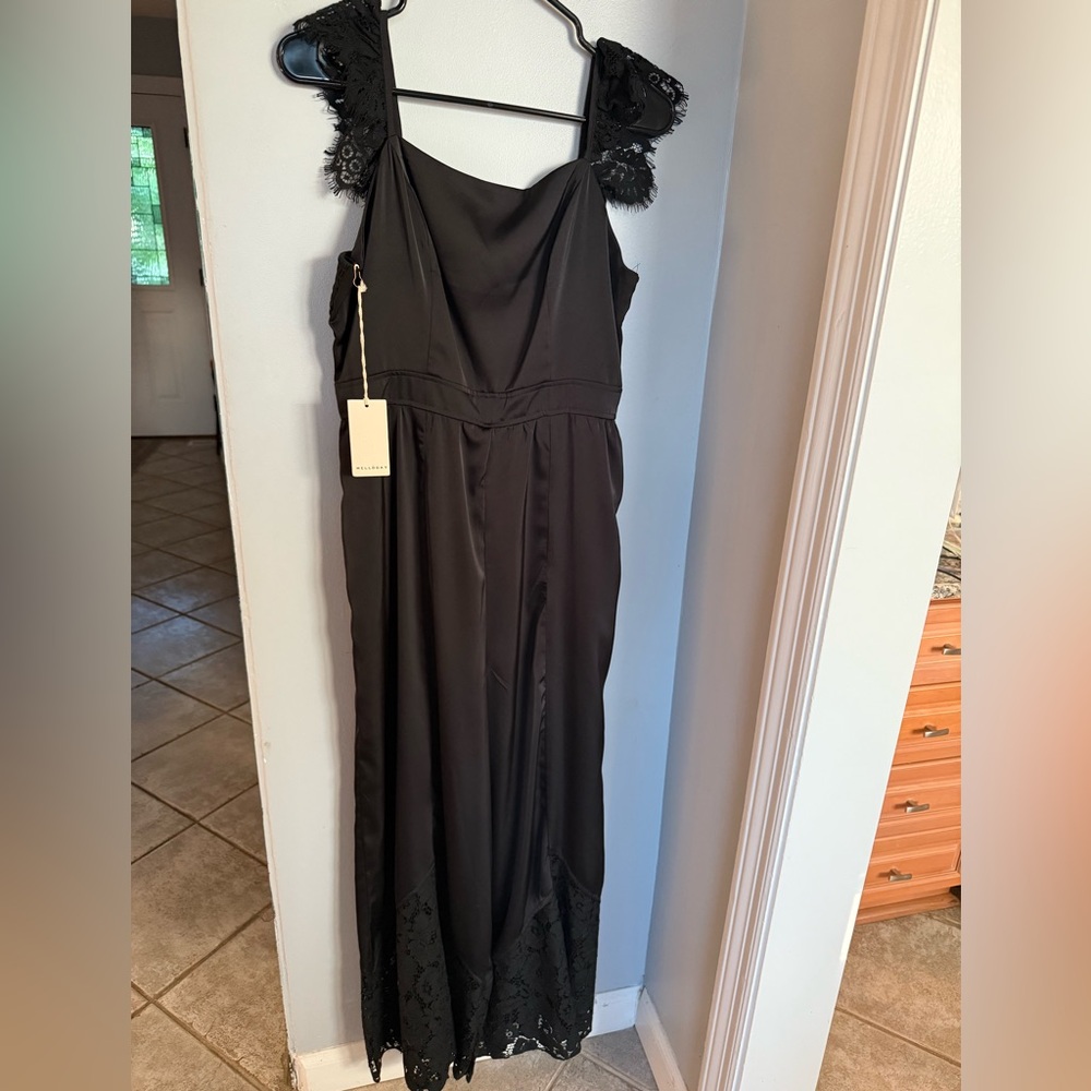 NWT MELLODAY Black Lace Jumpsuit. Very flattering with adjustable straps